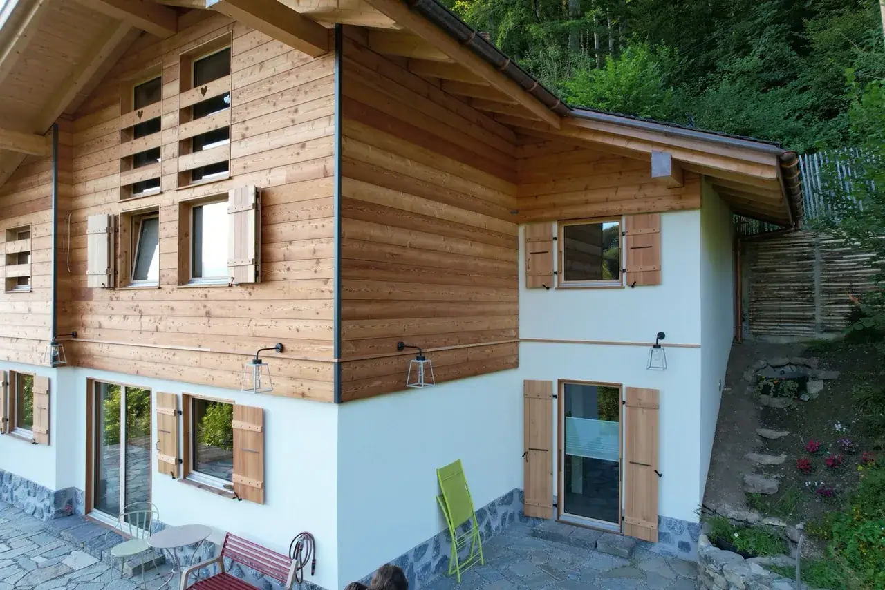 Construction bois sur mesure en bois massif par Vallotton Menuiserie, Riviera vaudoise